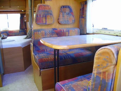 Dinette transformable en lit d'appoint